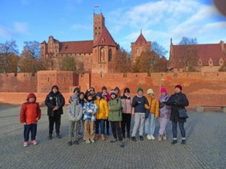 WYCIECZKA DO ZAMKU KL. 5B - Szkoła Podstawowa nr 9 w Malborku Imienia