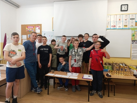 Alan Lenkiewicz mistrz szkoły w szachach