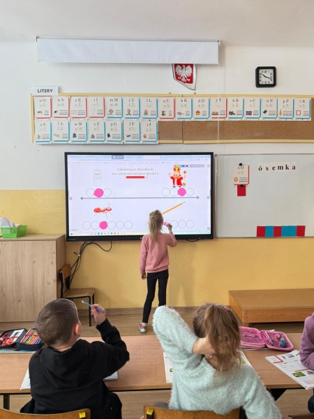 Interaktywna zabawa klasy I b z literką ,,ó''