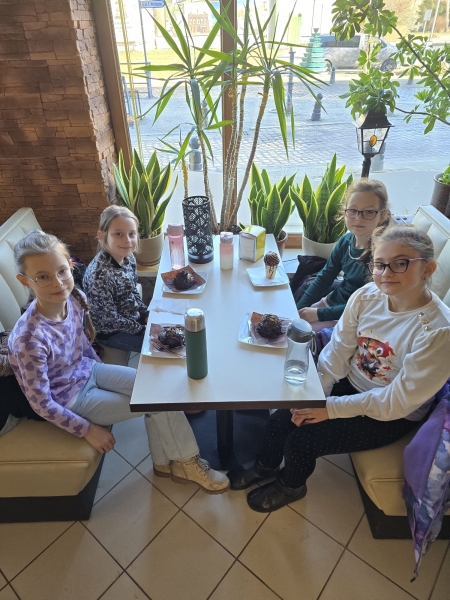 III a z okazji Dnia Kobiet w Niucce