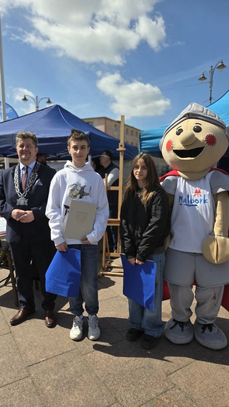 Mamy laureatów i wyróżnionych w konkursie plastycznym  „Marianek świętuje 740 rocznicę mia