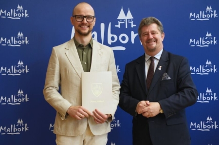 Nasz dyrektor zostaje na dłużej !