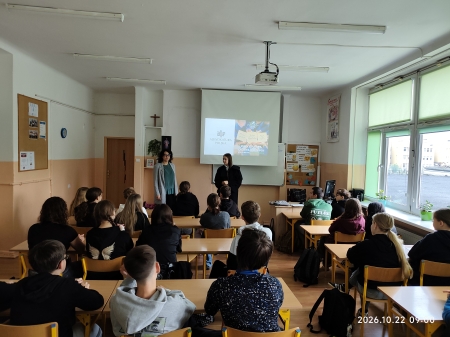 Spotkanie uczniów klas ósmych z Panią Mecenas